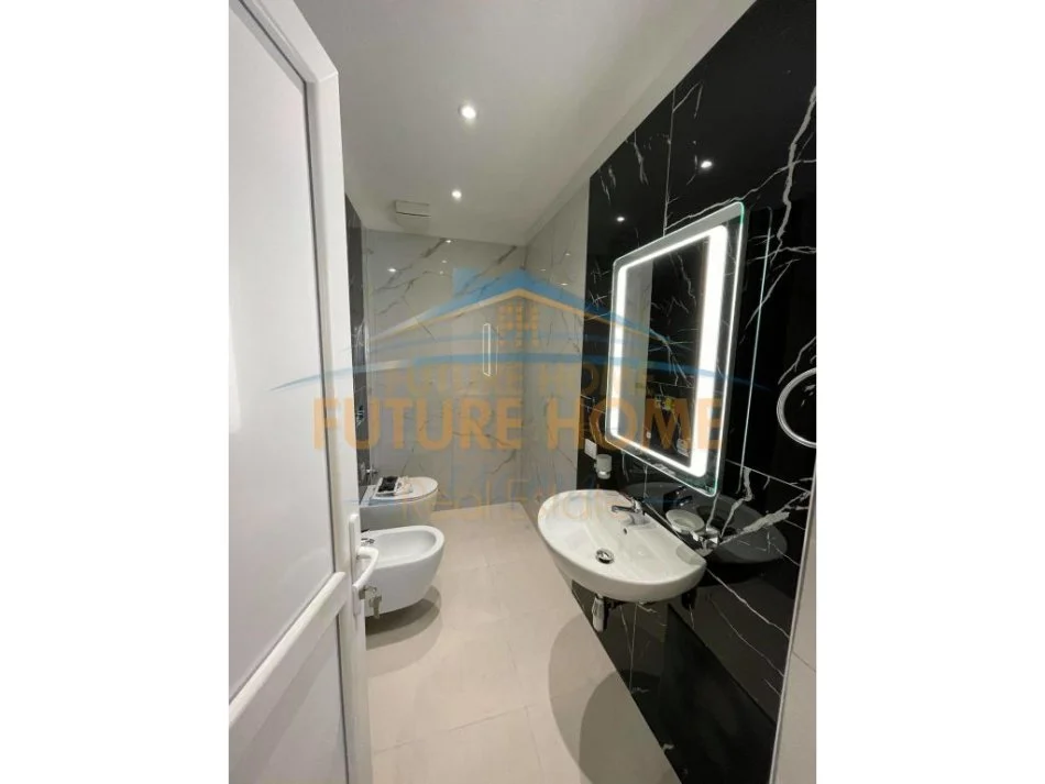 Tirane, jepet me qera apartament 3+1+Aneks+Ballkon Kati 2, 145 m² 1.000 € (Sauk)