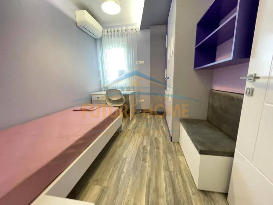 Tirane, jepet me qera apartament 3+1+Aneks+Ballkon Kati 2, 145 m² 1.000 € (Sauk)