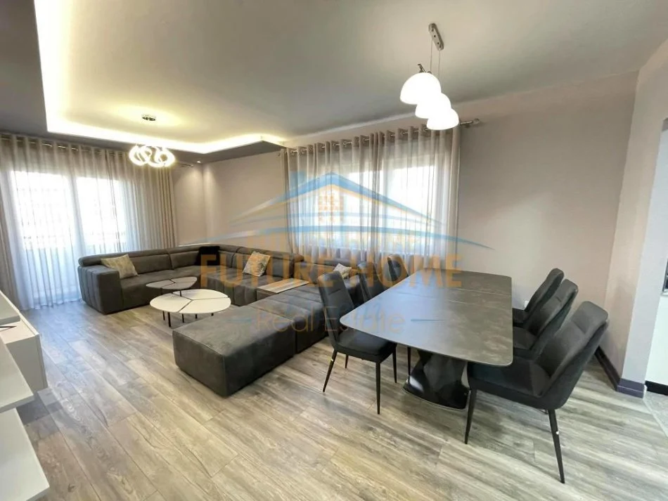 Tirane, jepet me qera apartament 3+1+Aneks+Ballkon Kati 2, 145 m² 1.000 € (Sauk)
