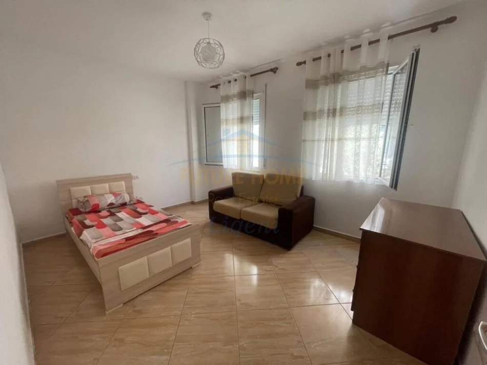 Tirane, jepet me qera apartament 2+1 Kati 2, 110 m² 500 € (Kopshti Zoologjik)