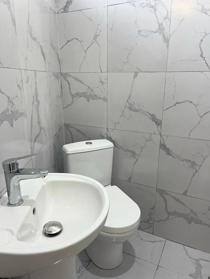 Korce, jepet me qera ose shitet dyqan , (Te pazari)