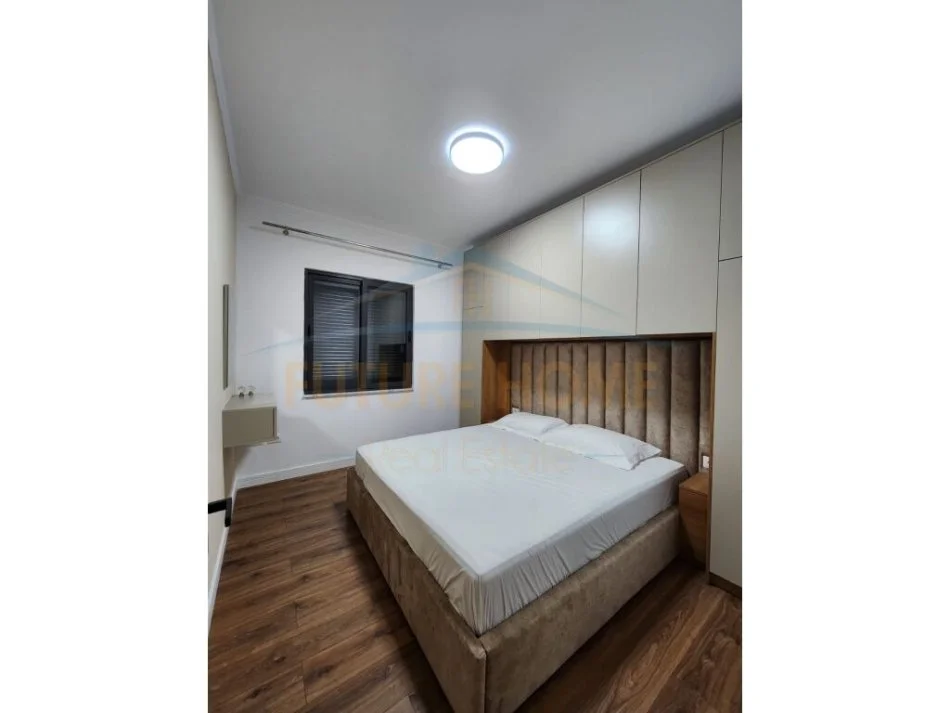 Tirane, jepet me qera apartament 2+1+Ballkon Kati 8, 85 m² 500 € (Yzberisht)