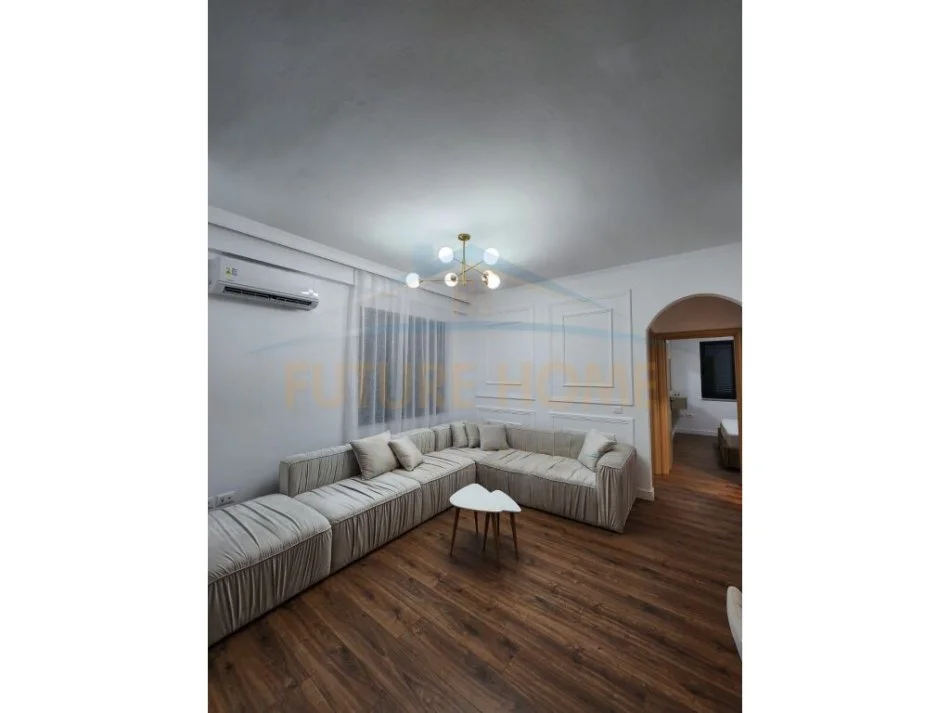 Tirane, jepet me qera apartament 2+1 Kati 8, 87 m² 500 € (Yzberisht)