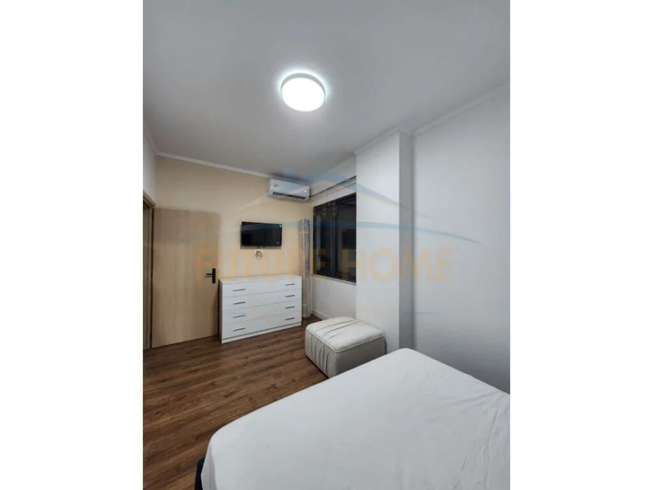 Tirane, jepet me qera apartament 2+1+Ballkon Kati 8, 85 m² 500 € (Yzberisht)