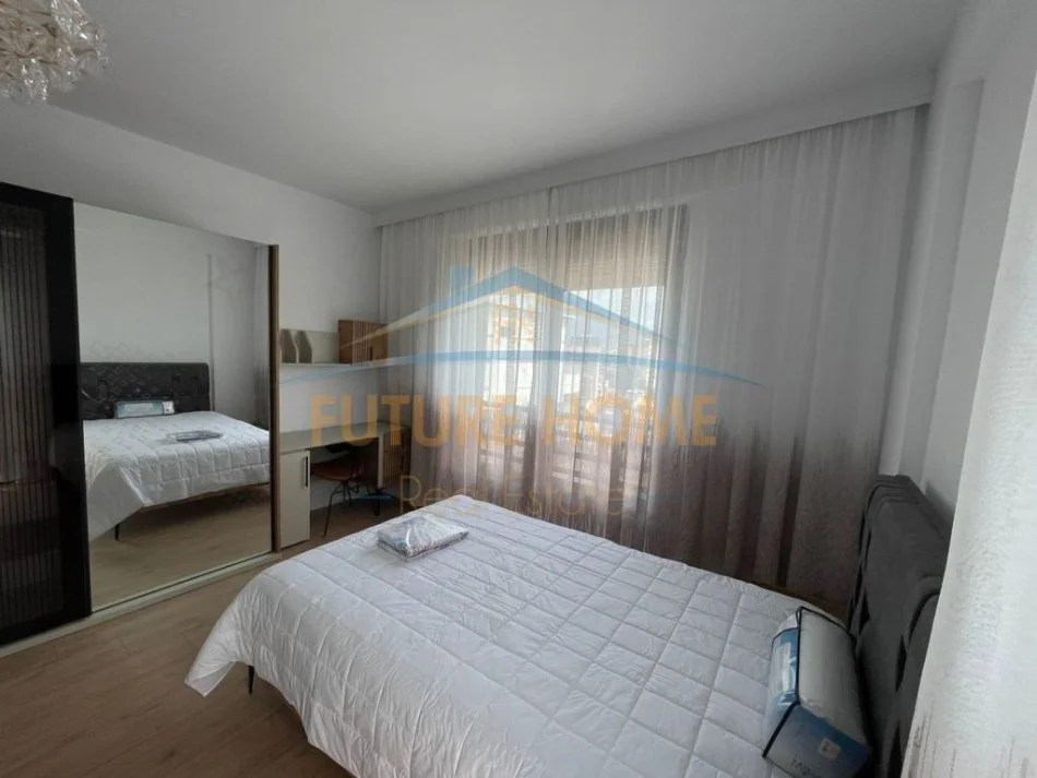 Tirane, jepet me qera apartament 2+1+Ballkon Kati 7, 113 m² 950 € (Pazari i Ri)