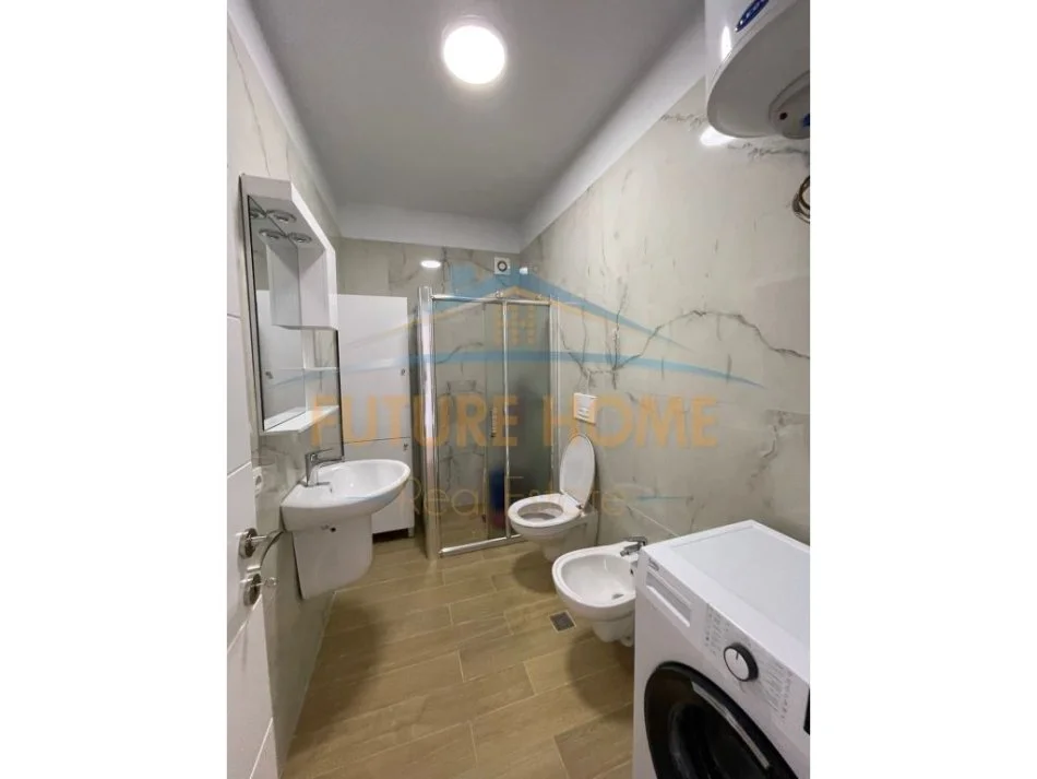 Tirane, jepet me qera apartament 2+1 Kati 7, 113 m² 950 € (PAZARI I RI)