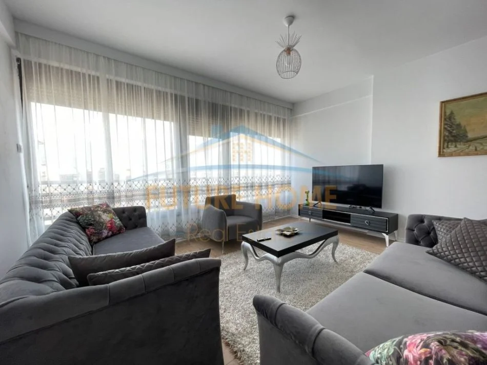 Tirane, jepet me qera apartament 2+1+Ballkon Kati 7, 113 m² 950 € (Pazari i Ri)