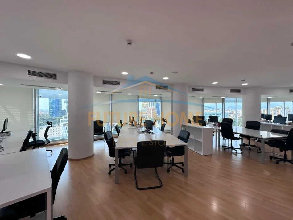 Tirane, jepet me qera zyre Kati 13, 251 m² 6.400 € (Bulevardi Bajram Curri)