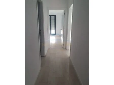 Tirane, jepet me qera apartament 2+1 Kati 1, 114 m² 600 € (Rruga Kongresi Manastirit, Kompleksi ASL 1, Tirane, AREA43019)