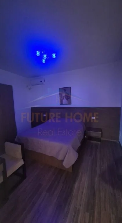 Shitet, Shtëpi Privat , Prane Bashkise, Vlorë.RV43024