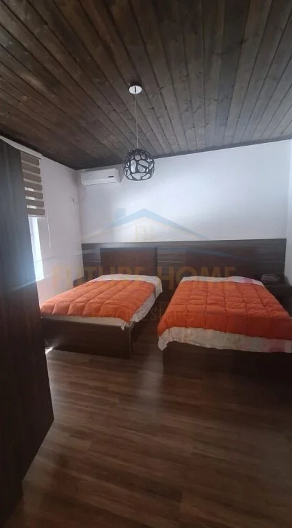 Shitet, Shtëpi Privat , Prane Bashkise, Vlorë.RV43024