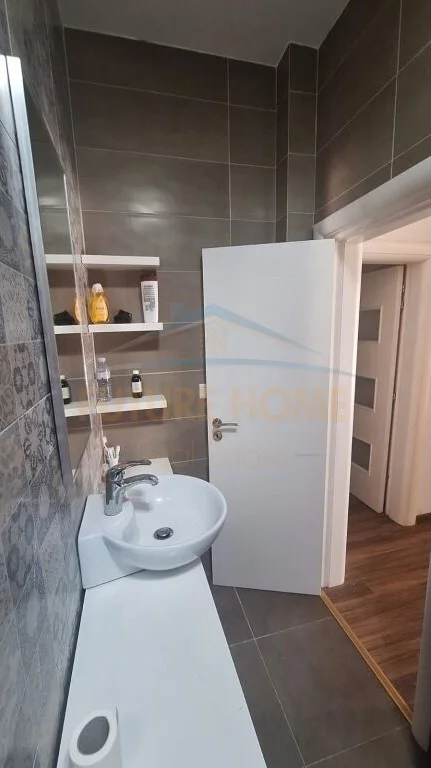 Shitet, Shtëpi Privat , Prane Bashkise, Vlorë.RV43024