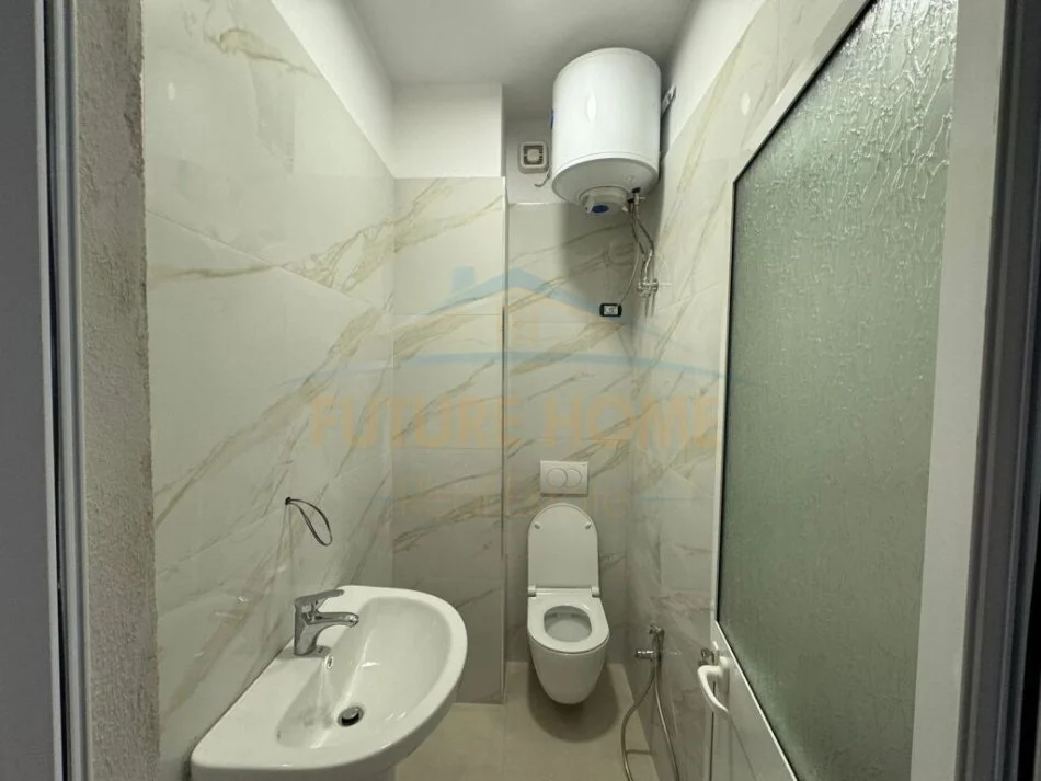 Tirane, jepet me qera ambjent biznesi Kati 1, 116 m² 1.200 € (Rruga e Kavajes)