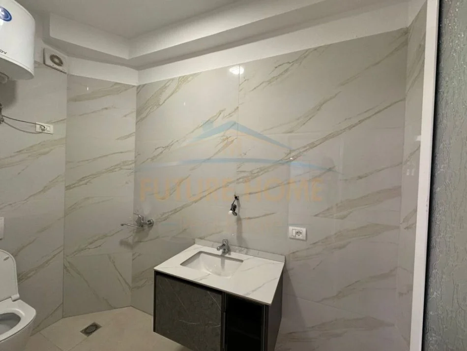 Tirane, jepet me qera  Ambient biznesi Open Space  Kati 1, 116 m² 1.200 € (Rruga E Kavajes)