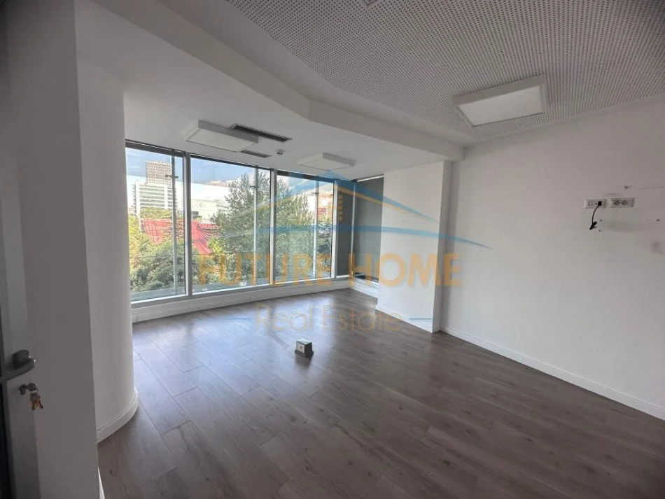 Tirane, jepet me qera zyre Kati 4, 444 m² 11.500 € (QENDER)