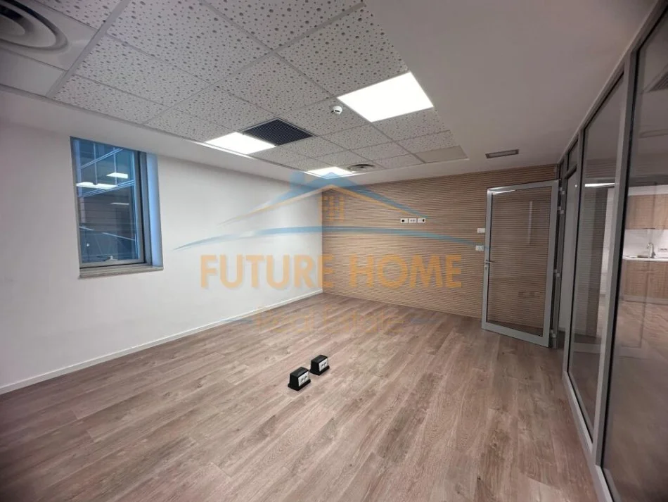 Tirane, jepet me qera zyre Kati 4, 444 m² 11.500 € (QENDER)