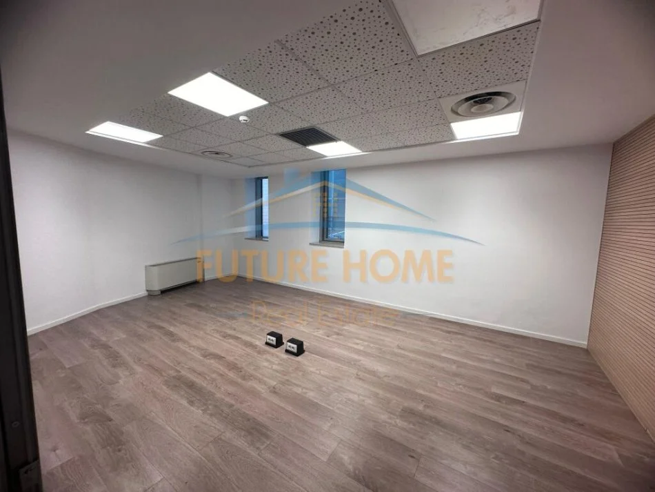 Tirane, jepet me qera ambjent biznesi Kati 4, 444 m² 11.500 € (Bulevardi Bajram Curri)