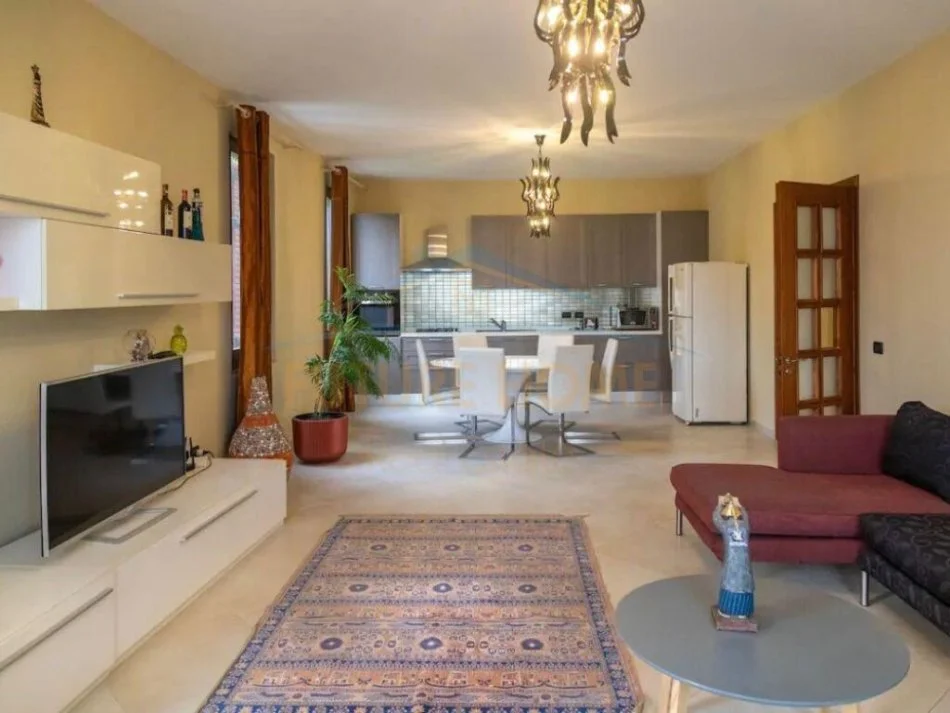 Durres, jap me qera shtepi 2+1 Kati 2, 100 m² 500 € (Taulantia)