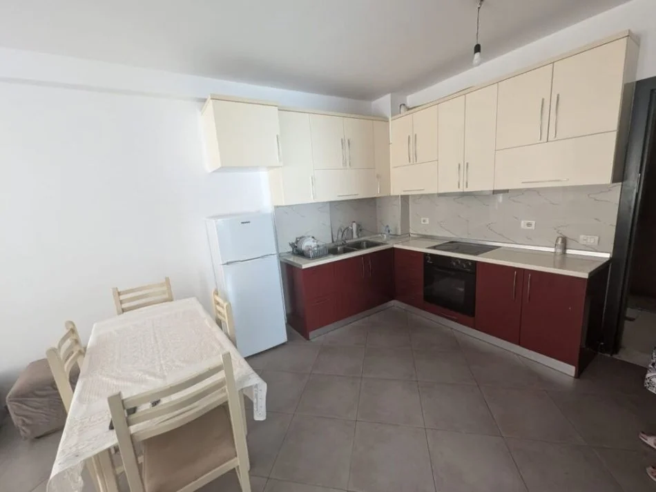 Tirane, jepet me qera apartament 2+1 Kati 4, 85 m² 470 € (Kodra e Diellit)