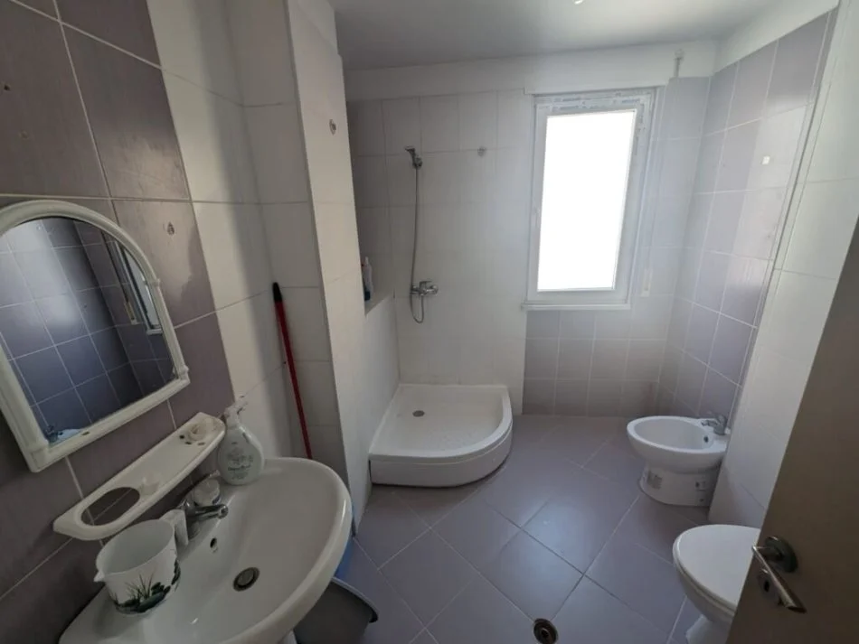 Tirane, jepet me qera apartament 2+1 Kati 4, 85 m² 470 € (Kodra e Diellit)