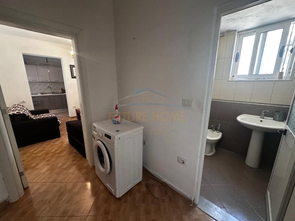 Tirane, jepet me qera 2+1 Kati 1, 80 m² 250 € (Perball Spitaleve, Allias)
