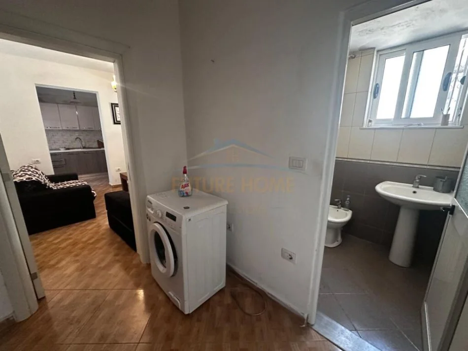 Tirane, jepet me qera 2+1 Kati 1, 80 m² 250 € (Perball Spitaleve, Allias)