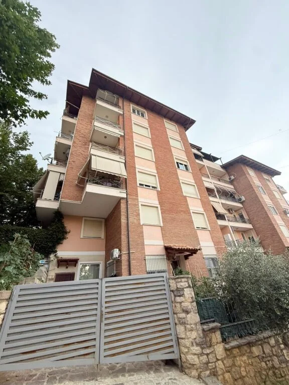 Tirane, shitet apartament 2+1+Ballkon Kati 3, 108 m² 225.000 € (REZIDENCA G&amp;P)