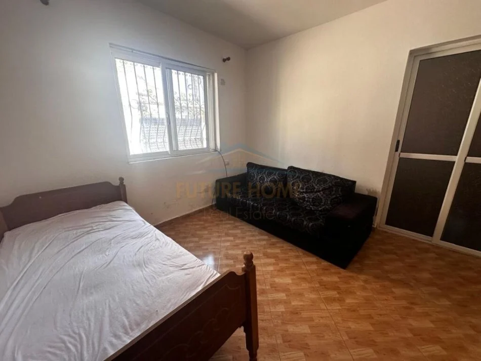 Tirane, jepet me qera 2+1 Kati 1, 80 m² 250 € (Perball Spitaleve, Allias)