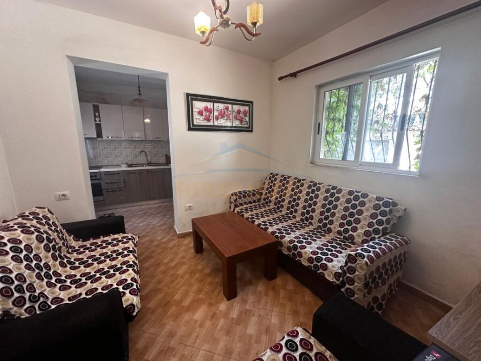 Tirane, jepet me qera 2+1 Kati 1, 80 m² 250 € (Perball Spitaleve, Allias)