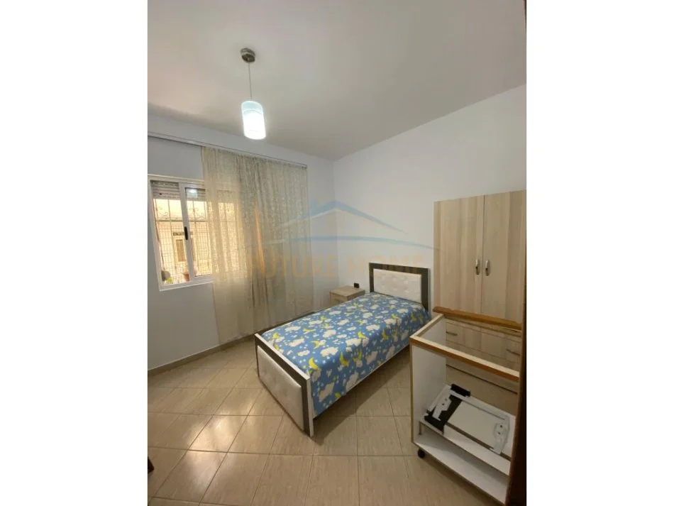 Tirane, jepet me qera apartament 2+1+Ballkon Kati 1, 100 m² 450 € (Kodra e Diellit)