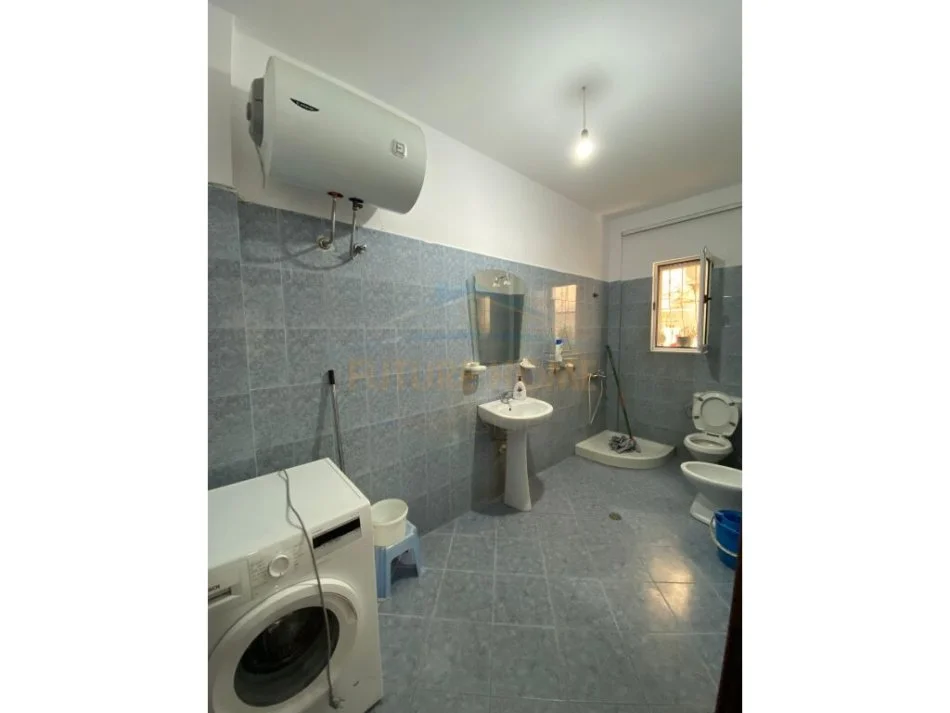 Tirane, jepet me qera apartament 2+1+Ballkon Kati 1, 100 m² 450 € (Kodra e Diellit)