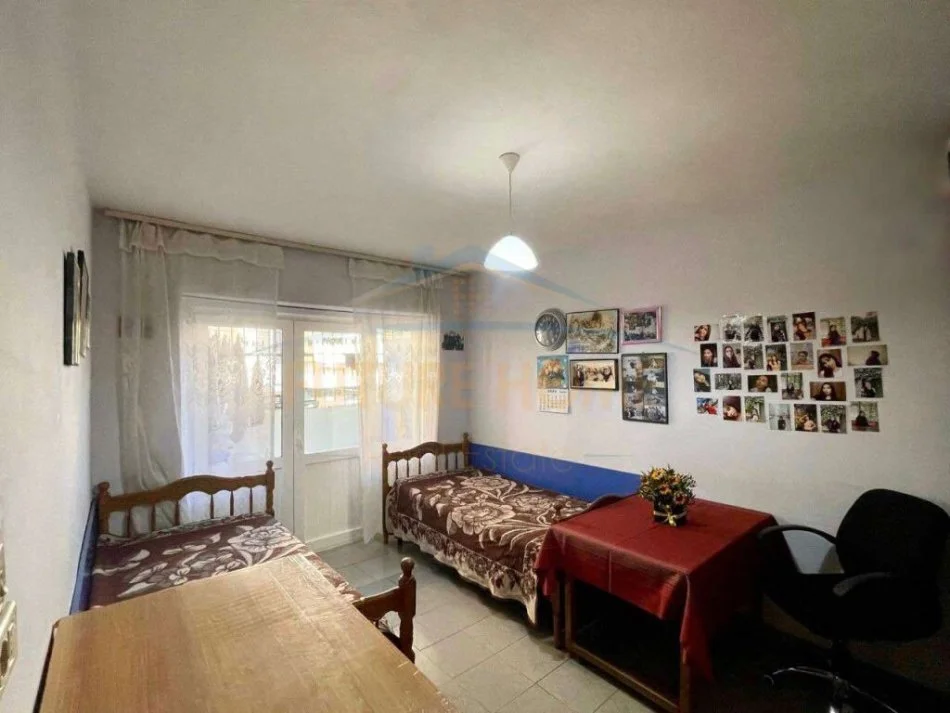 Tirane, jepet me qera apartament 3+1 Kati 1, 95 m² 1.000 € (MYSLYM SHYRI)