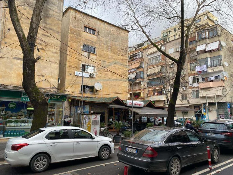Tirane, jepet me qera apartament 3+1 Kati 1, 95 m² 1.000 € (MYSLYM SHYRI)