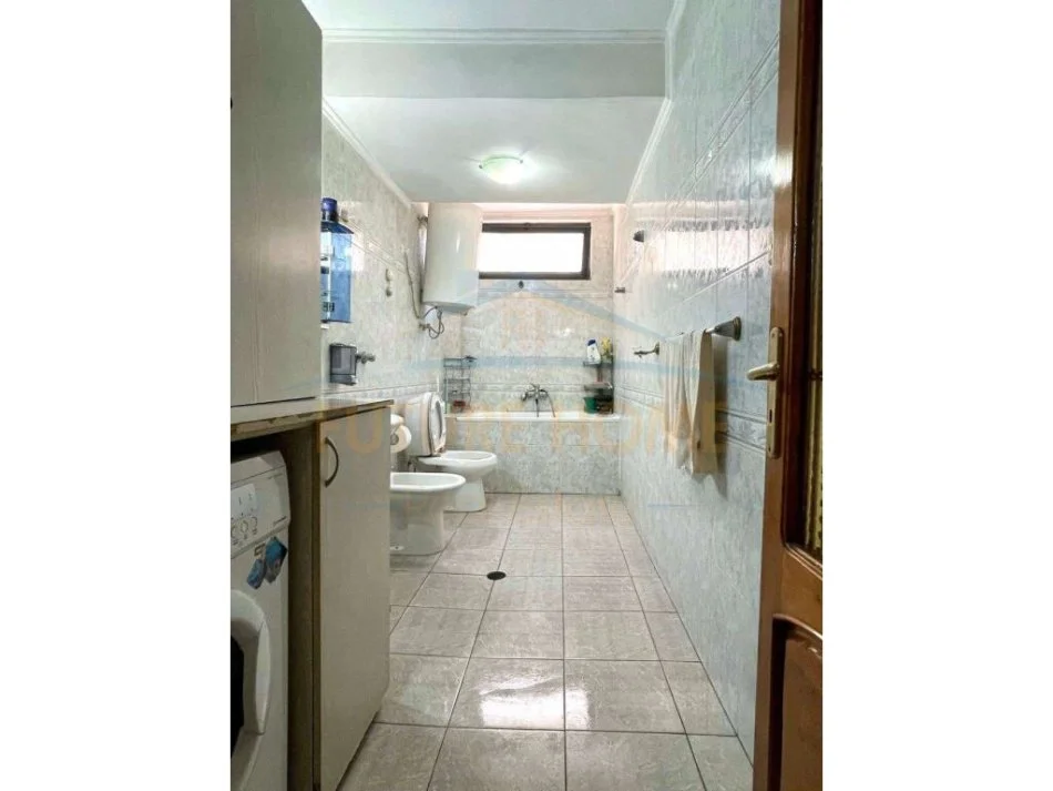 Tirane, jepet me qera apartament 3+1 Kati 1, 95 m² 1.000 € (MYSLYM SHYRI)