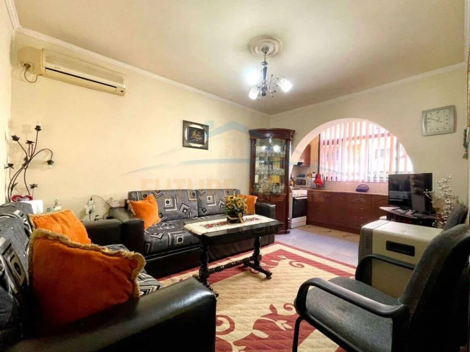 Tirane, jepet me qera apartament 3+1 Kati 1, 95 m² 1.000 € (MYSLYM SHYRI)