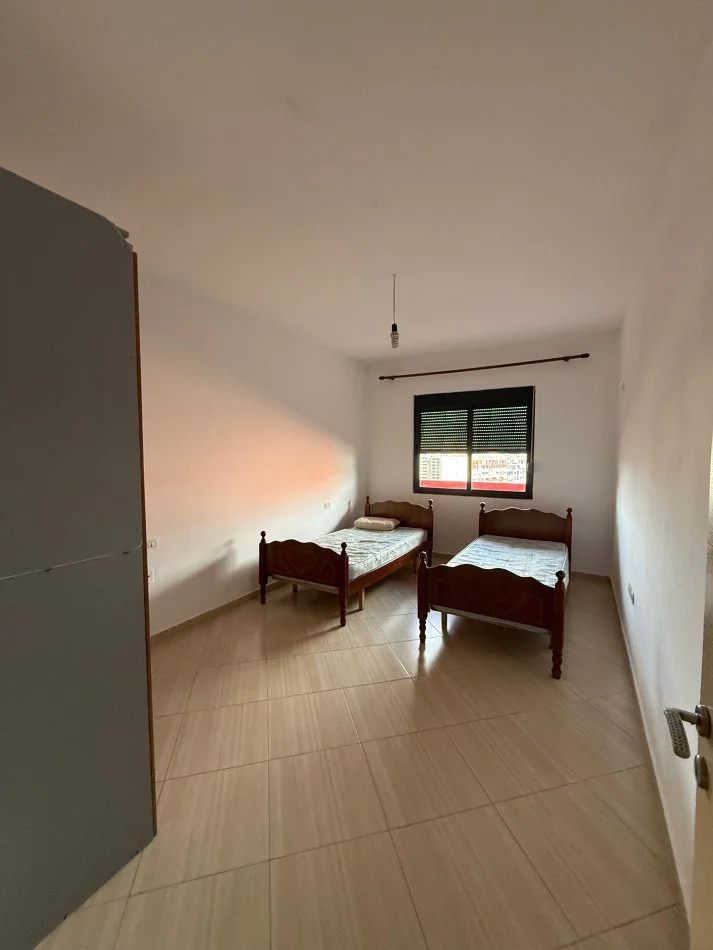 Tirane, jepet me qera apartament 2+1+Ballkon , 400 € (Yzberisht)