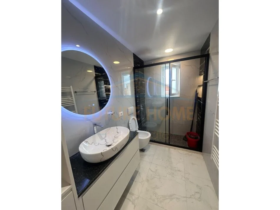 Tirane, jepet me qera apartament 2+1+Ballkon Kati 5, 78 m² 600 € (21Dhjetori)