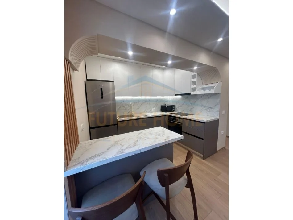 Tirane, jepet me qera apartament 2+1+Ballkon Kati 5, 78 m² 600 € (21Dhjetori)