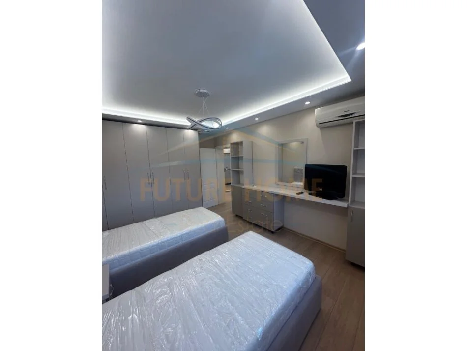 Tirane, jepet me qera apartament 2+1+Ballkon Kati 5, 78 m² 600 € (21Dhjetori)