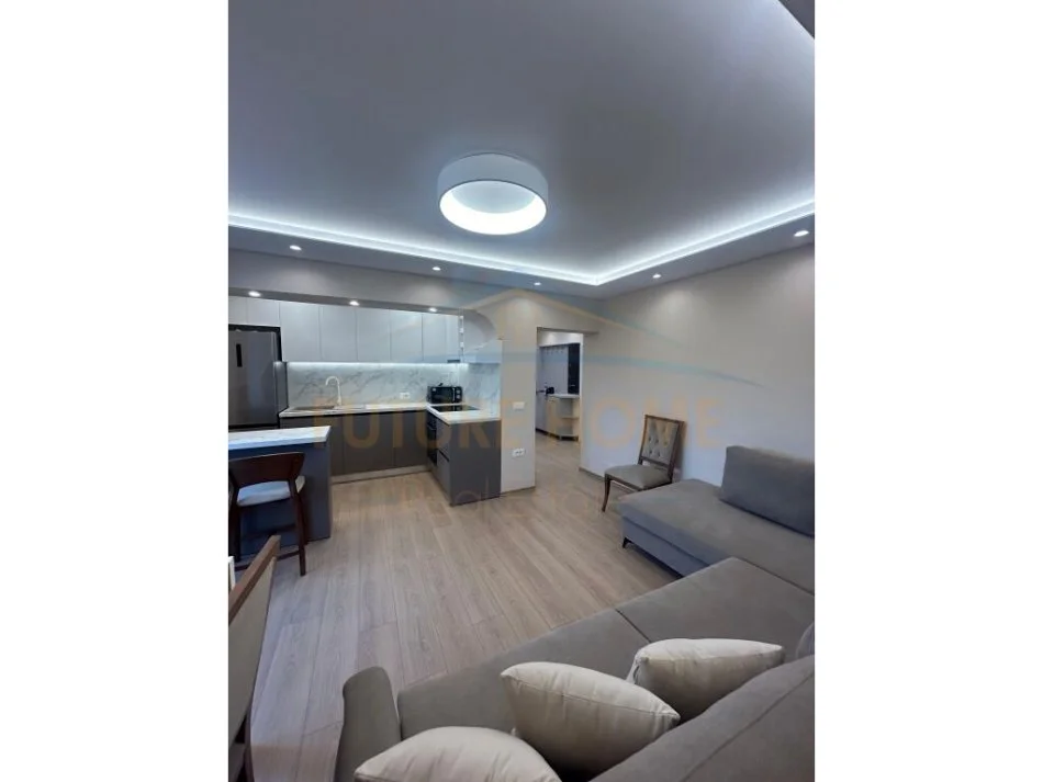 Tirane, jepet me qera apartament 2+1+Ballkon Kati 5, 78 m² 600 € (21Dhjetori)