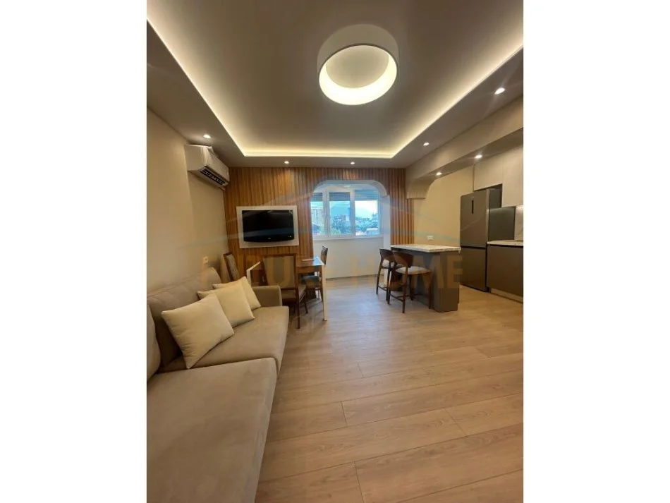 Tirane, jepet me qera apartament 2+1+Ballkon Kati 5, 78 m² 600 € (21Dhjetori)