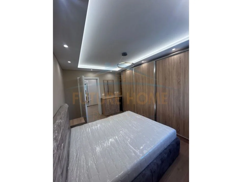 Tirane, jepet me qera apartament 2+1+Ballkon Kati 5, 78 m² 600 € (21Dhjetori)