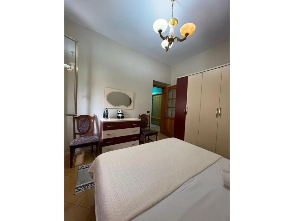 Tirane, jepet me qera apartament 2+1 Kati 4, 95 m² 700 € (Qender, prane Universitetit "Albanian University")