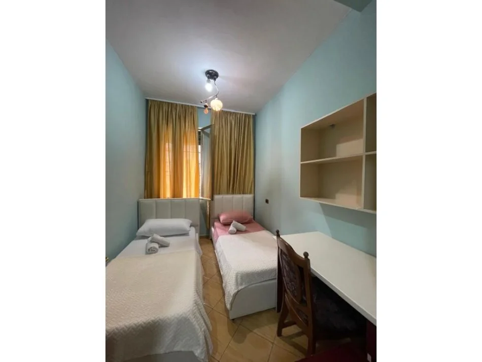 Tirane, jepet me qera apartament 2+1 Kati 4, 95 m² 700 € (Qender, prane Universitetit "Albanian University")