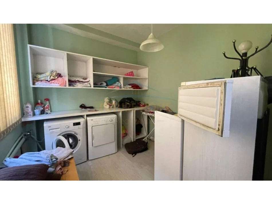 Tirane, jepet me qera apartament 3+1+2, Kati 2, 130 m² 550 € (Rruga "Bardhyl", Tirane)