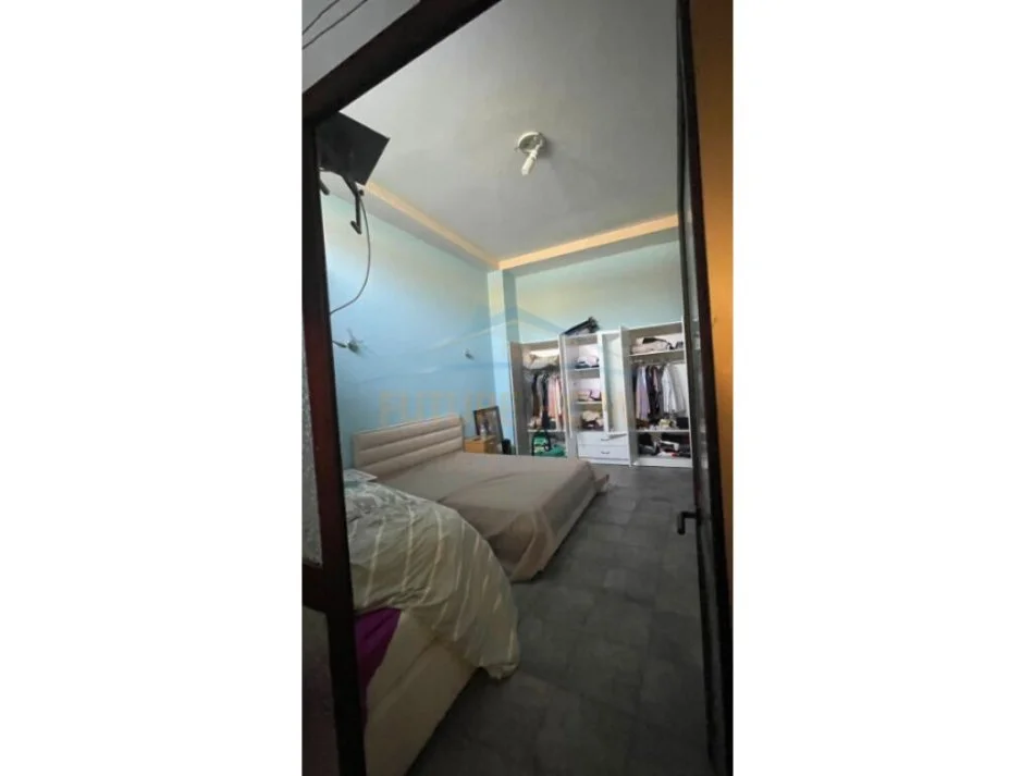 Tirane, jepet me qera apartament 1+1 Kati 2, 130 m² 500 € (Rruga Bardhyl)
