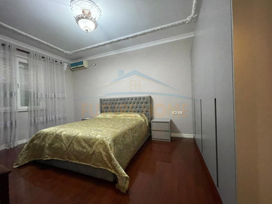 Tirane, jepet me qera apartament 2+1+Ballkon Kati 4, 100 m² 1.100 € (Bllok , Libri Universitar)