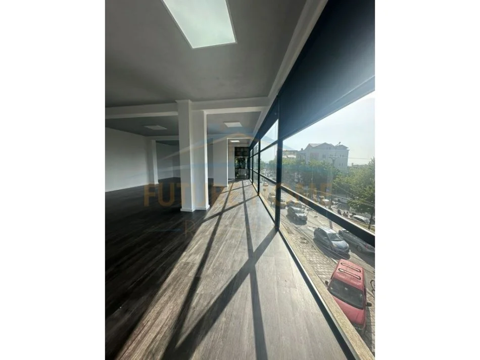 Tirane, jepet me qera ambjent biznesi Kati 2, 155 m² 1.200 € 