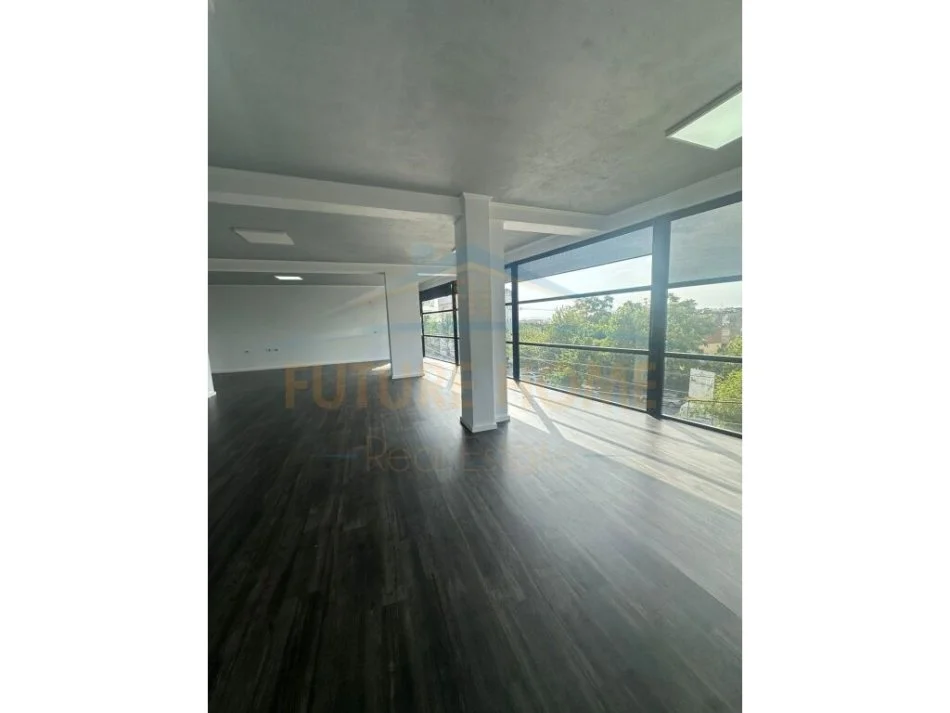 Tirane, jepet me qera ambjent biznesi Kati 2, 155 m² 1.200 € 