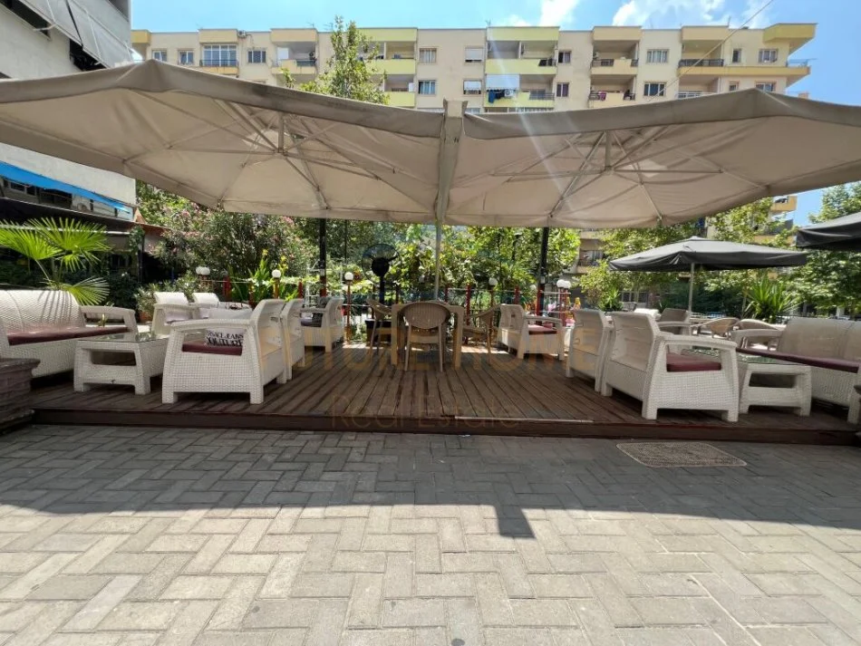 Tirane, shitet lokal Kati 0, 47 m² 130.000 € (unaza e re)